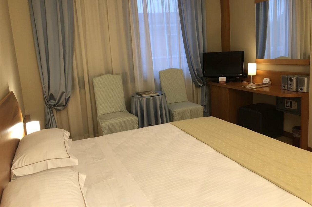 Hotel Leopardi Verona Esterno foto